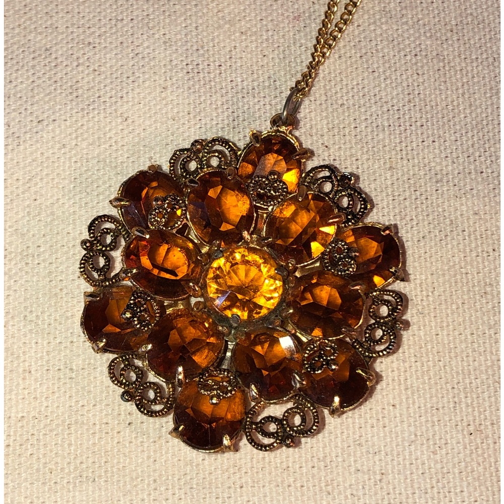 Vintage Amber Orange Crystal & Gold Tone Filigree Flower Pendant Necklace 24”